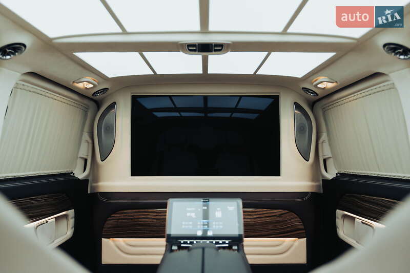 Минивэн Mercedes-Benz V-Class 2023 в Киеве