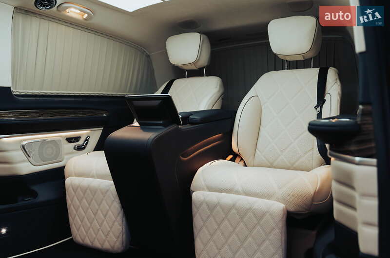 Минивэн Mercedes-Benz V-Class 2023 в Киеве