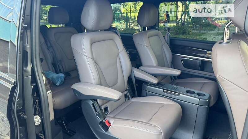 Мінівен Mercedes-Benz V-Class 2023 в Івано-Франківську