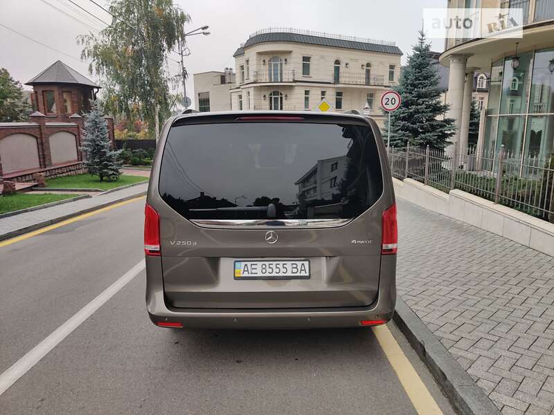 Минивэн Mercedes-Benz V-Class 2017 в Киеве