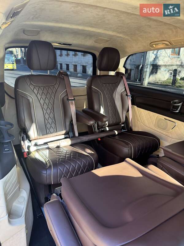 Мінівен Mercedes-Benz V-Class 2023 в Чернівцях