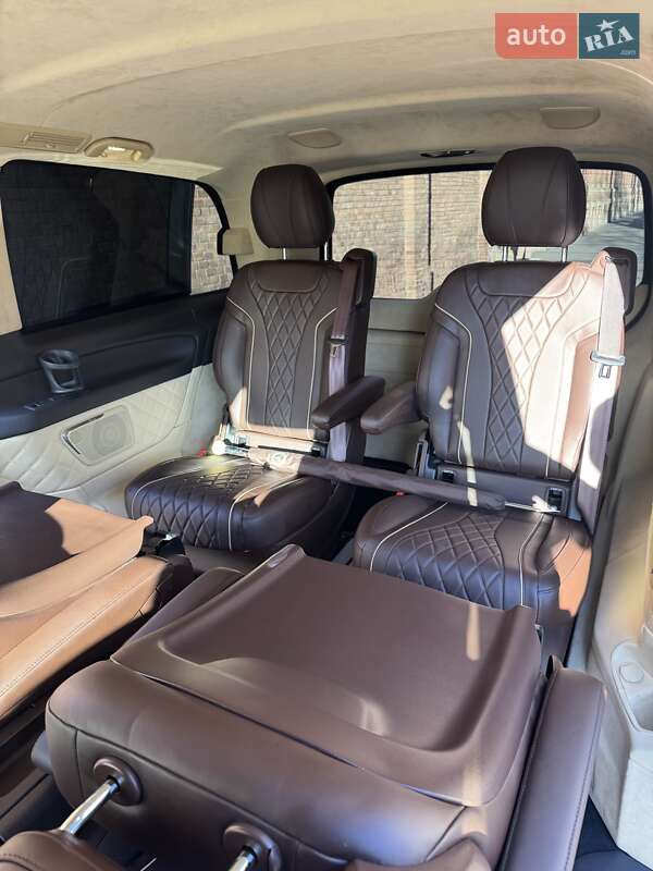 Мінівен Mercedes-Benz V-Class 2023 в Чернівцях