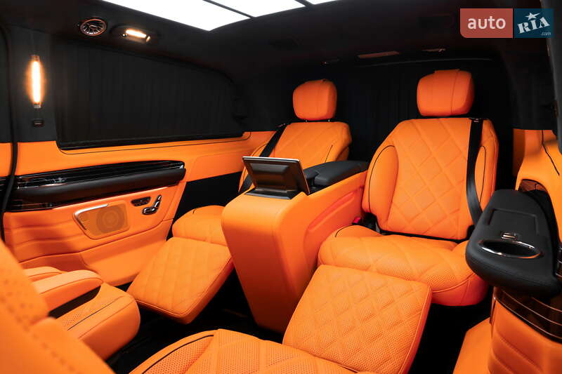Минивэн Mercedes-Benz V-Class 2024 в Киеве