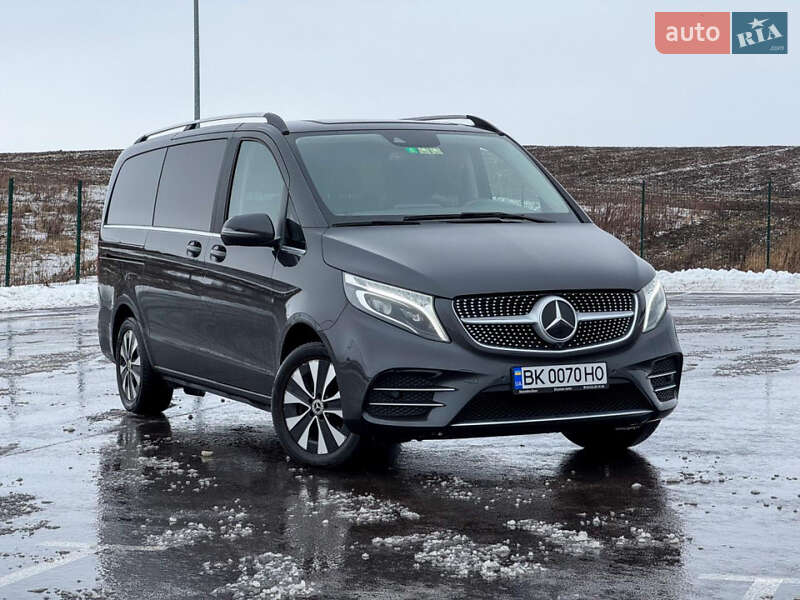 Минивэн Mercedes-Benz V-Class 2021 в 