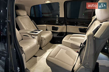 Минивэн Mercedes-Benz V-Class 2023 в 