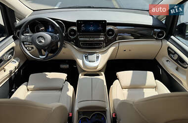 Минивэн Mercedes-Benz V-Class 2023 в 