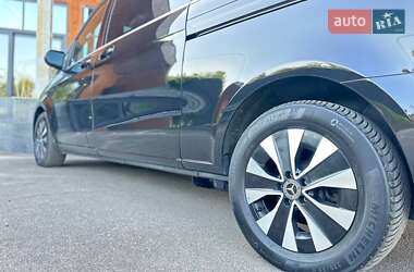 Минивэн Mercedes-Benz V-Class 2023 в 