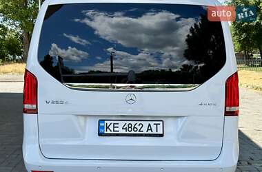 Минивэн Mercedes-Benz V-Class 2016 в 