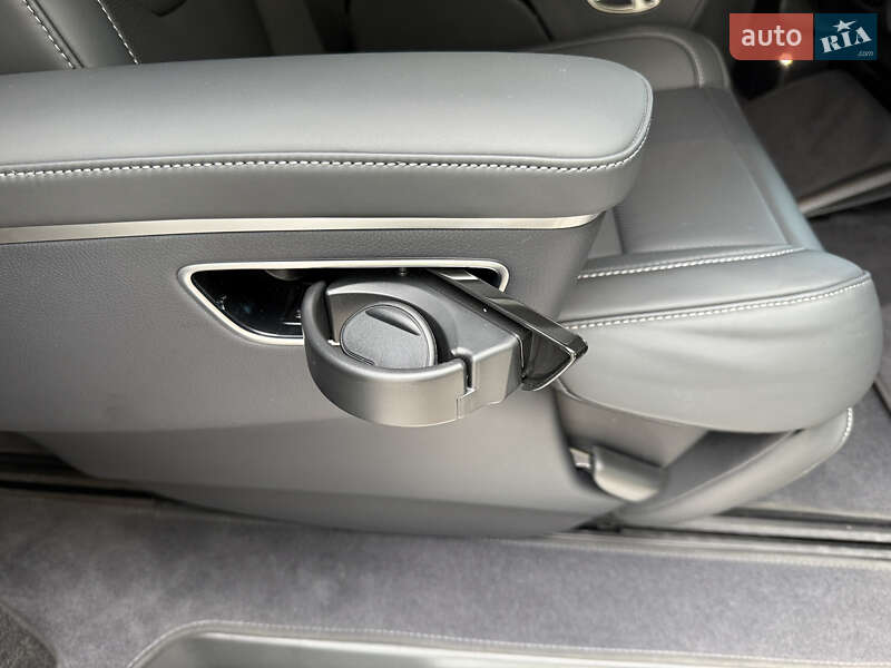 Минивэн Mercedes-Benz V-Class 2025 в Киеве