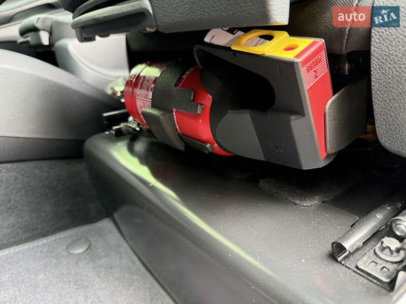 Минивэн Mercedes-Benz V-Class 2025 в Киеве