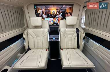 Минивэн Mercedes-Benz V-Class 2018 в 