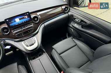 Минивэн Mercedes-Benz V-Class 2022 в  фото 24 Минивэн Mercedes-Benz V-Class 2022 в