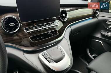 Минивэн Mercedes-Benz V-Class 2022 в  фото 31 Минивэн Mercedes-Benz V-Class 2022 в