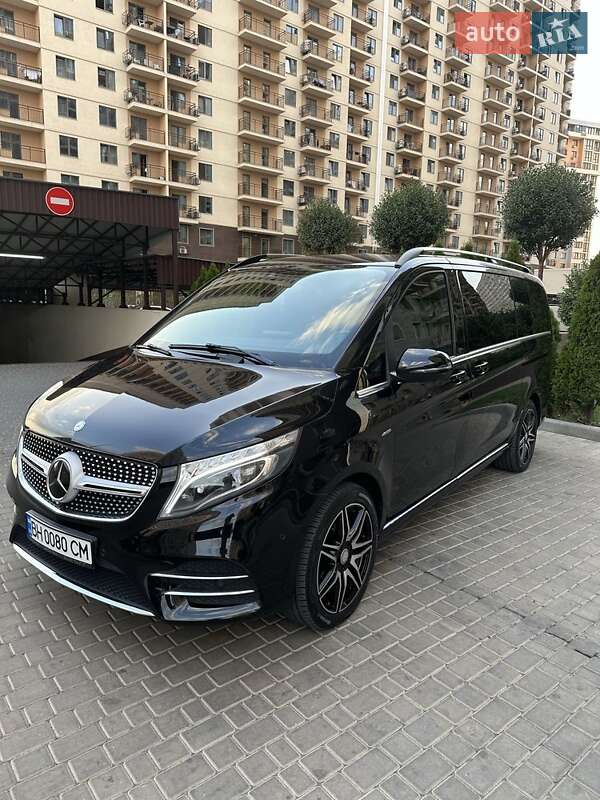 Минивэн Mercedes-Benz V-Class 2017 в 