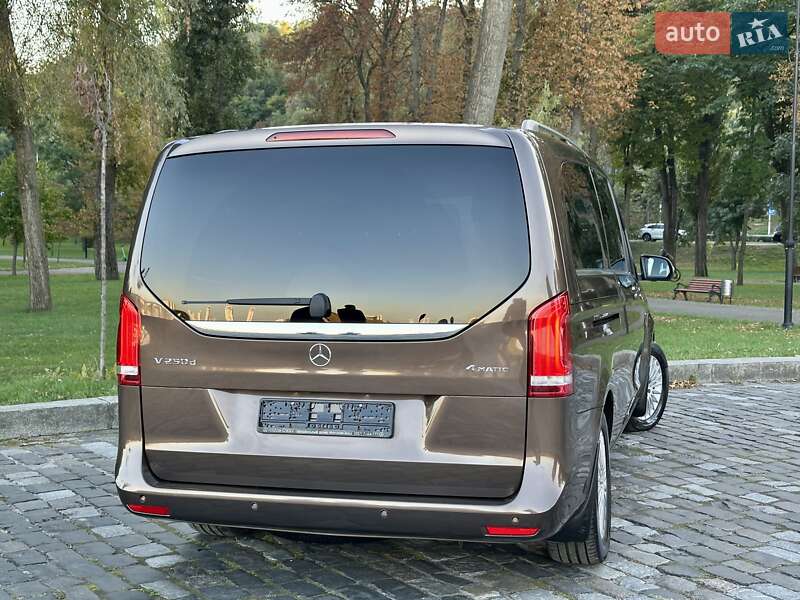 Мінівен Mercedes-Benz V-Class 2016 в Києві