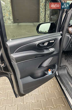 Минивэн Mercedes-Benz V-Class 2018 в 