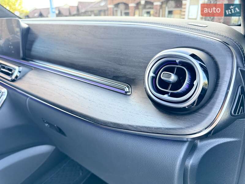 Минивэн Mercedes-Benz V-Class 2025 в Киеве