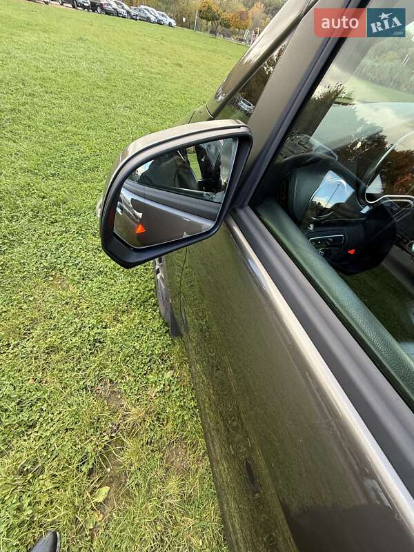 Мінівен Mercedes-Benz V-Class 2017 в Шегинях фото 11 Мінівен Mercedes-Benz V-Class 2017 в Шегинях