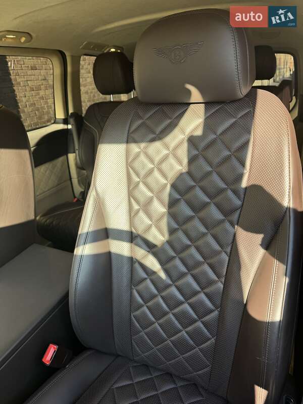 Мінівен Mercedes-Benz V-Class 2023 в Чернівцях