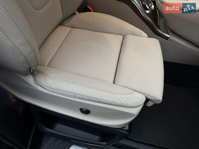 Минивэн Mercedes-Benz V-Class 2025 в Киеве