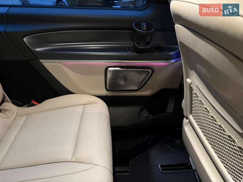 Минивэн Mercedes-Benz V-Class 2025 в Киеве