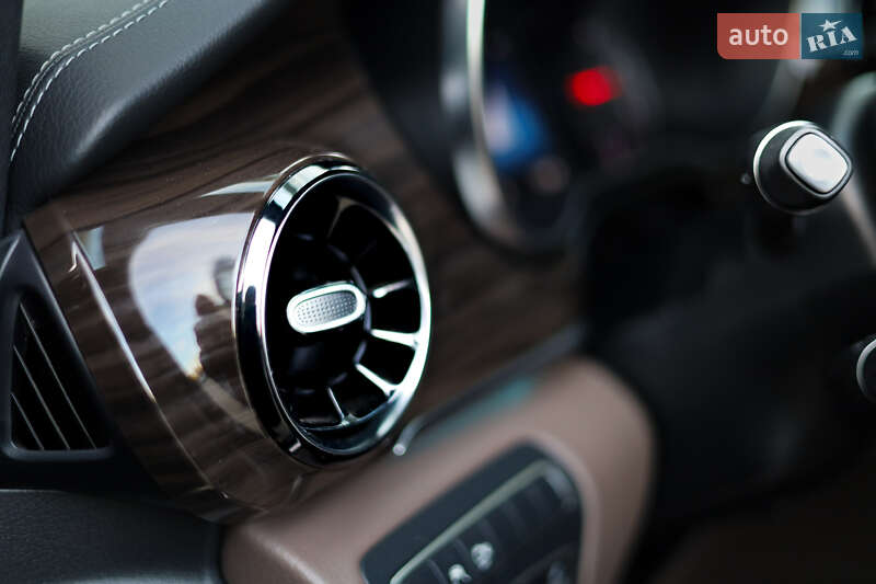 Минивэн Mercedes-Benz V-Class 2021 в Киеве