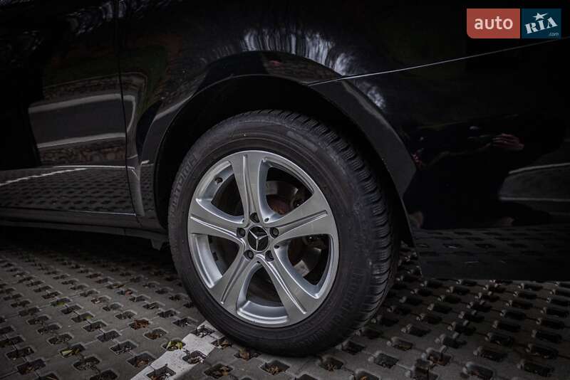 Минивэн Mercedes-Benz V-Class 2015 в Киеве