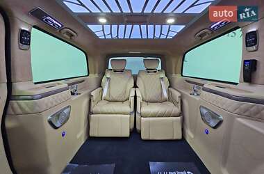Минивэн Mercedes-Benz V-Class 2022 в Киеве