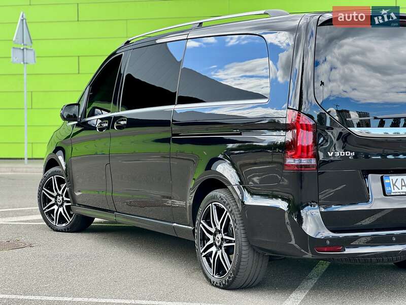 Минивэн Mercedes-Benz V-Class 2023 в Киеве