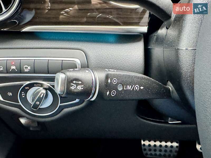 Минивэн Mercedes-Benz V-Class 2023 в Киеве