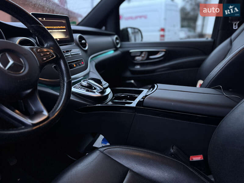 Минивэн Mercedes-Benz V-Class 2016 в Сторожинце