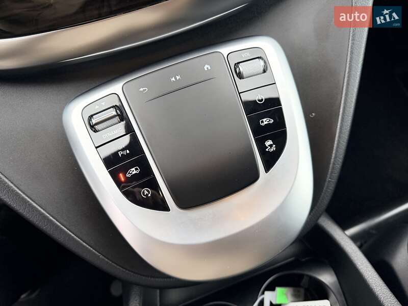 Мінівен Mercedes-Benz V-Class 2021 в Києві фото 27 Мінівен Mercedes-Benz V-Class 2021 в Києві