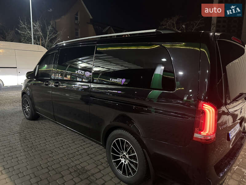 Минивэн Mercedes-Benz V-Class 2016 в Киеве