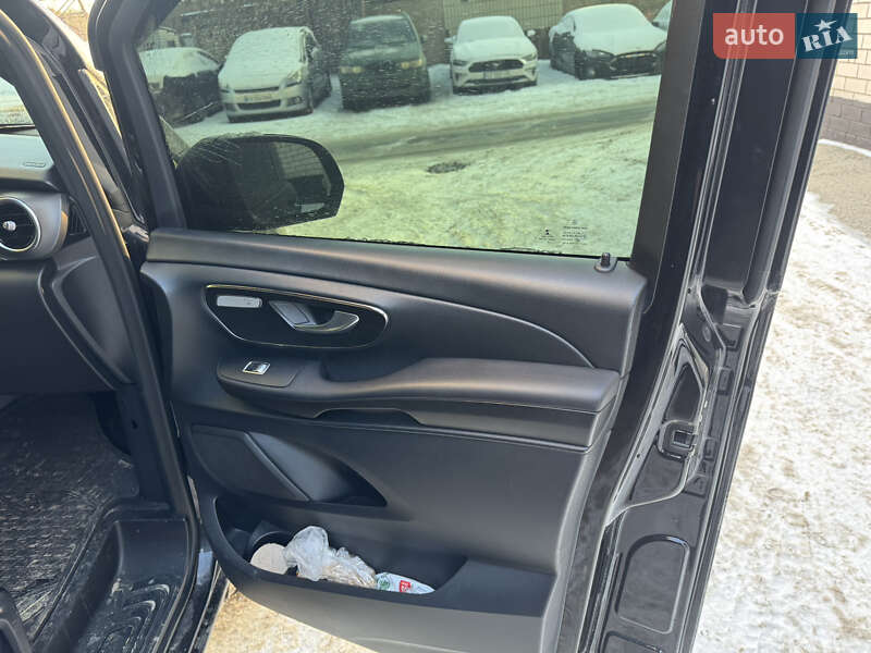 Минивэн Mercedes-Benz V-Class 2016 в Киеве