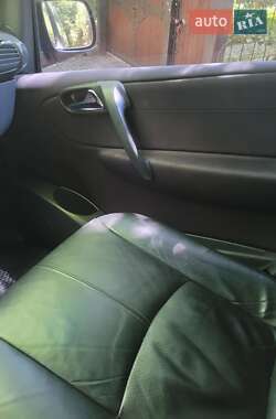 Мінівен Mercedes-Benz Vaneo 2005 в 