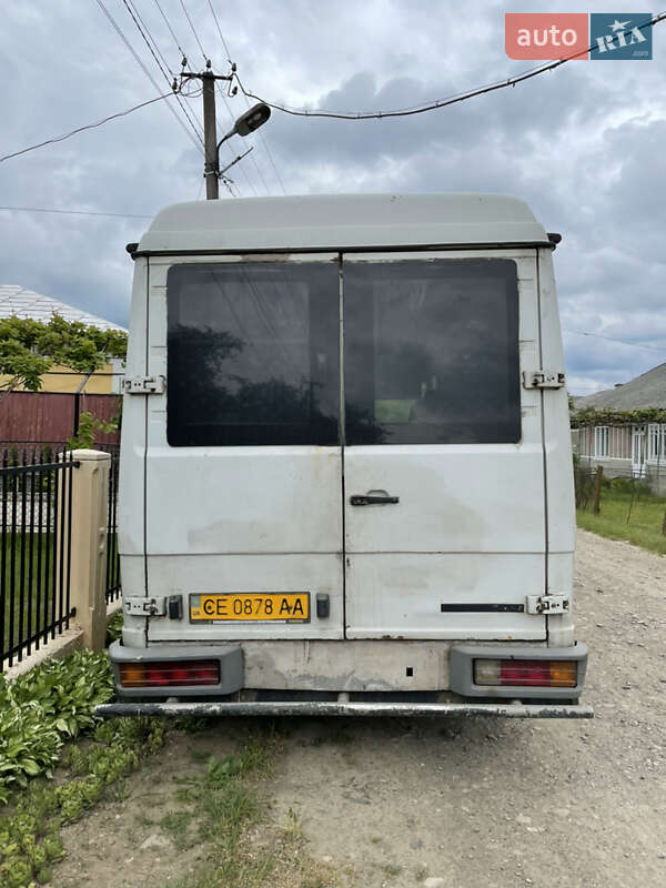 Мікроавтобус Mercedes-Benz Vario 2000 в Косові