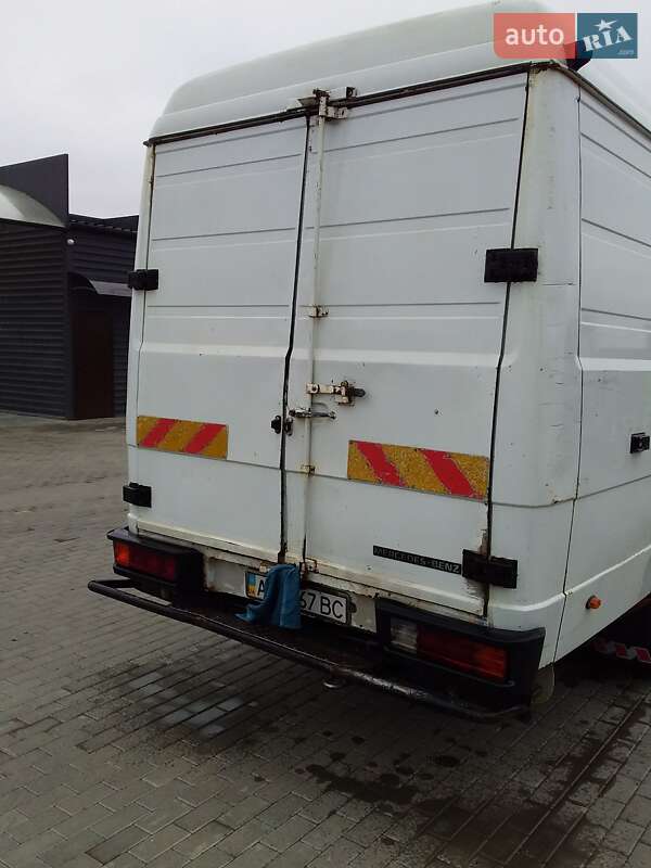 Вантажний фургон Mercedes-Benz Vario 1997 в Тячеві