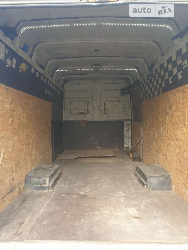 Вантажний фургон Mercedes-Benz Vario 1997 в Чернівцях