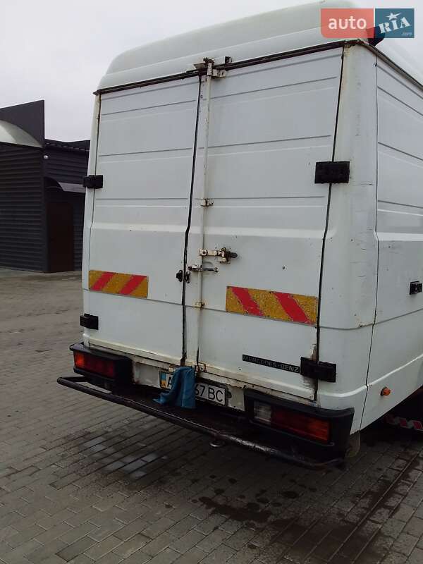 Вантажний фургон Mercedes-Benz Vario 1997 в Тячеві