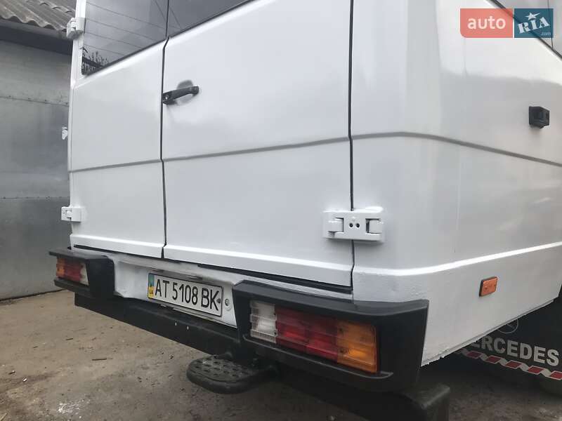 Микроавтобус Mercedes-Benz Vario 2002 в Вижнице