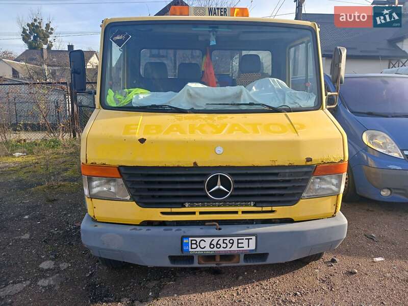 Эвакуатор Mercedes-Benz Vario 2000 в Львове