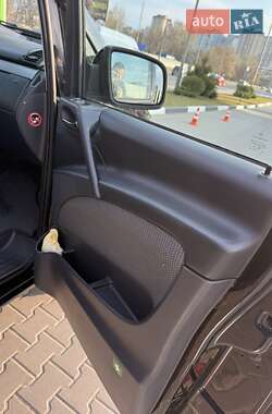 Мінівен Mercedes-Benz Viano 2011 в 