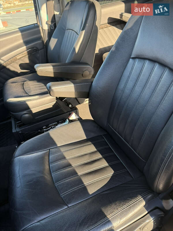 Минивэн Mercedes-Benz Viano 2011 в Новоселице
