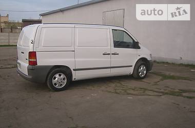 Грузопассажирский фургон Mercedes-Benz Vito 2002 в Ровно