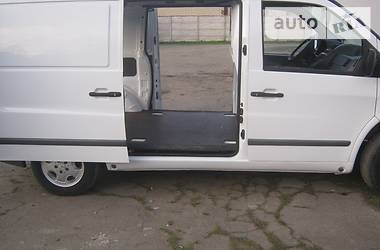 Грузопассажирский фургон Mercedes-Benz Vito 2002 в Ровно