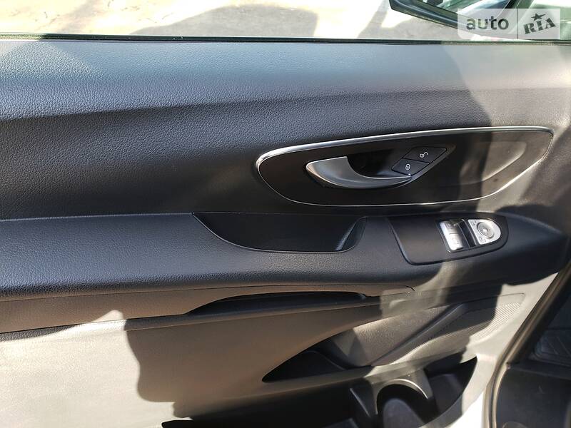 Вантажопасажирський фургон Mercedes-Benz Vito 2016 в Одесі