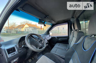 Вантажопасажирський фургон Mercedes-Benz Vito 2000 в 