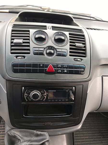 Вантажопасажирський фургон Mercedes-Benz Vito 2006 в Бердичеві