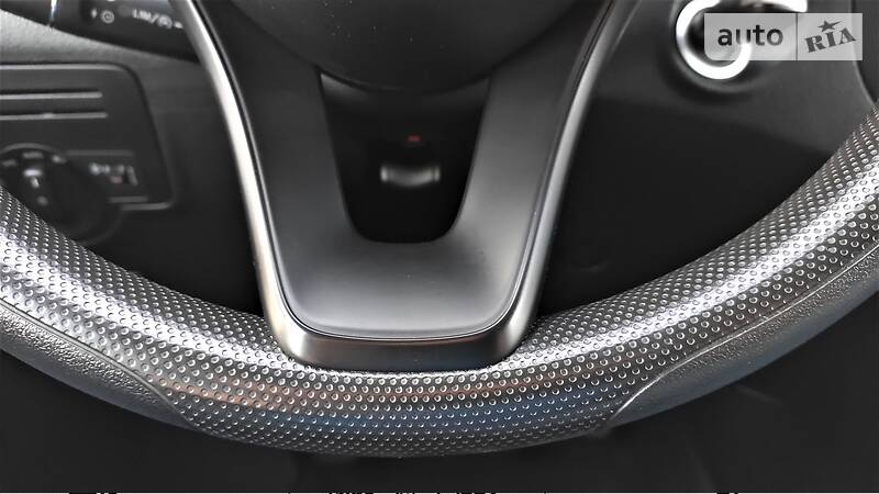 Вантажопасажирський фургон Mercedes-Benz Vito 2016 в Чернівцях
