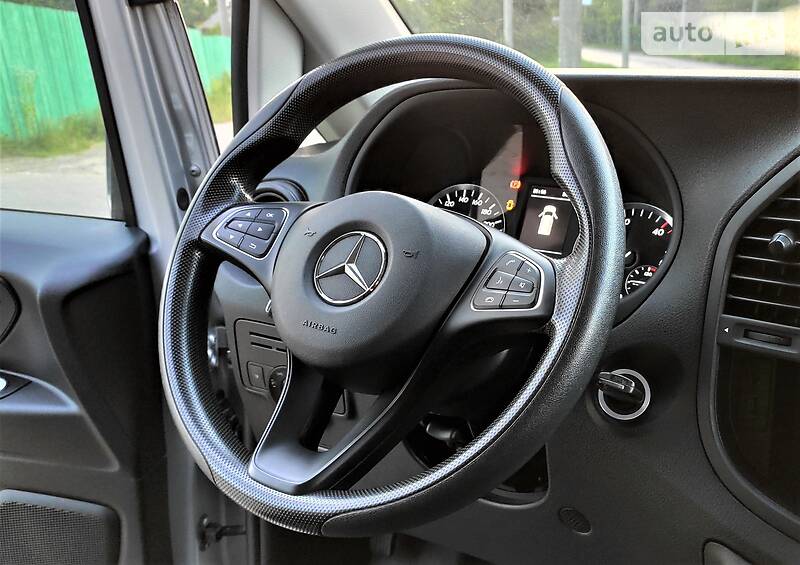 Вантажопасажирський фургон Mercedes-Benz Vito 2016 в Чернівцях